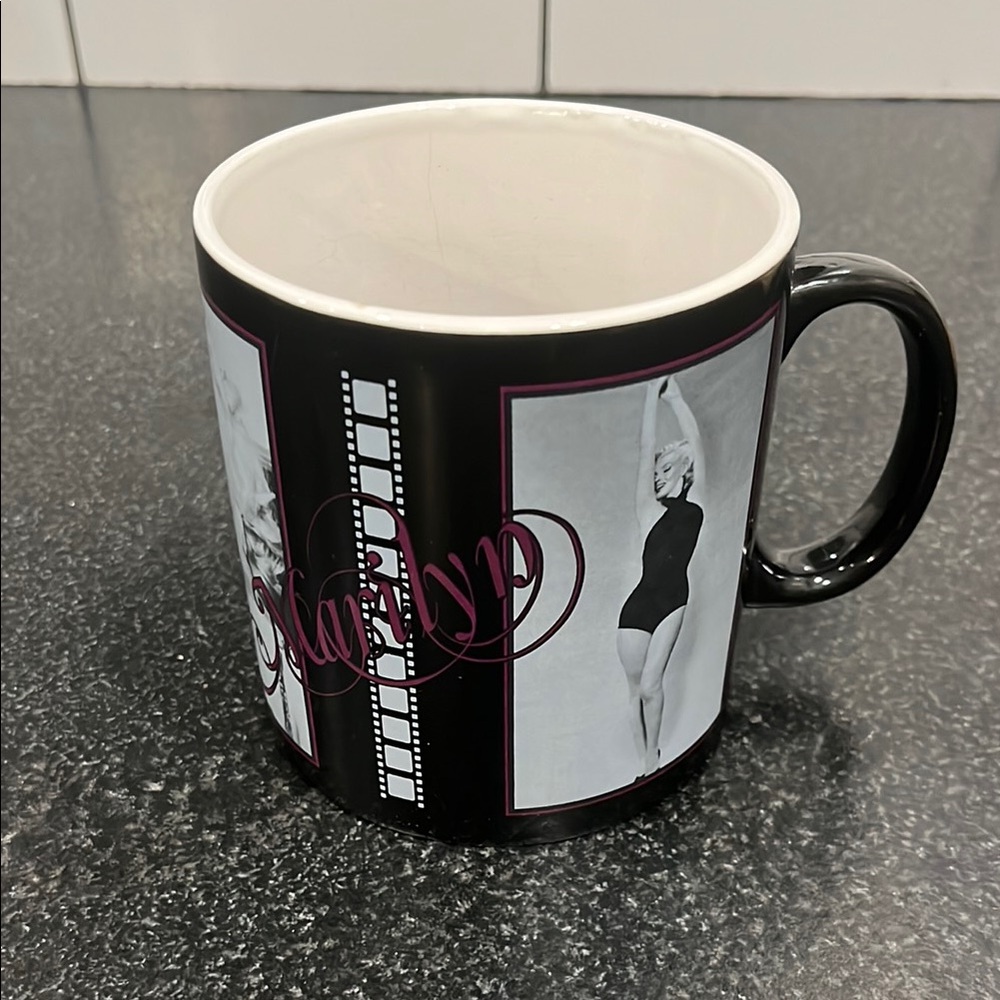 Marilyn Monroe Vintage Photo Design Mug - Picture 1 of 4